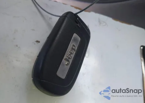 2018 Jeep Compass Latitude 4X4 z USA, uszkodzony, nr VIN 3C4NJDBB7JT345152